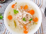 Пилешка супа с моркови и ориз с топла застройка с кисело мляко и яйце